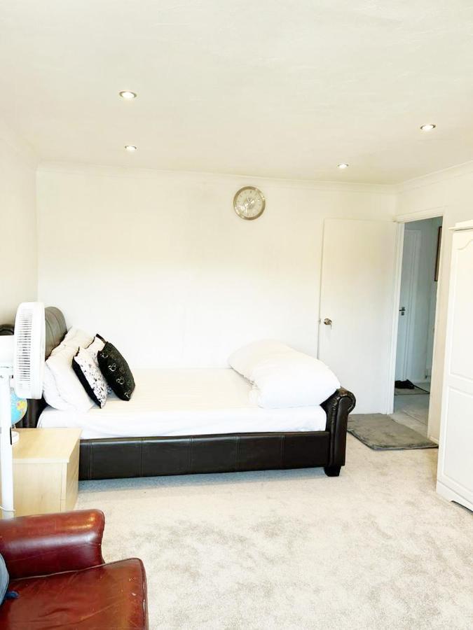 Blessings Of Peace Home Away From Home Cardiff Exterior photo