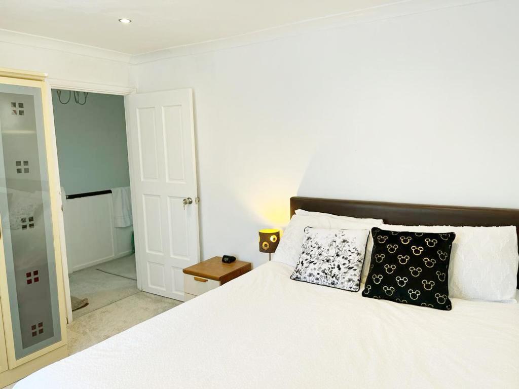 Blessings Of Peace Home Away From Home Cardiff Exterior photo