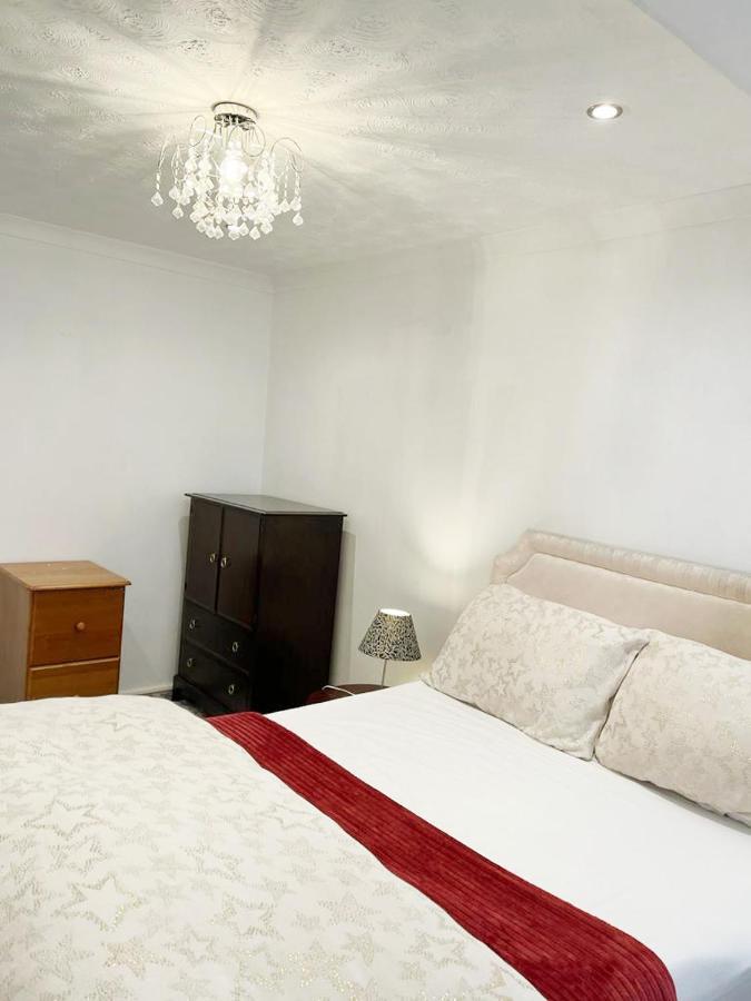 Blessings Of Peace Home Away From Home Cardiff Exterior photo
