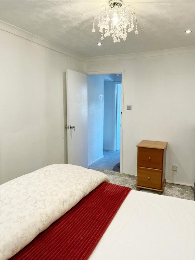 Blessings Of Peace Home Away From Home Cardiff Exterior photo