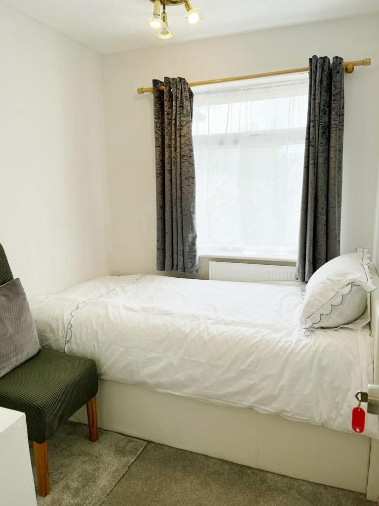 Blessings Of Peace Home Away From Home Cardiff Exterior photo